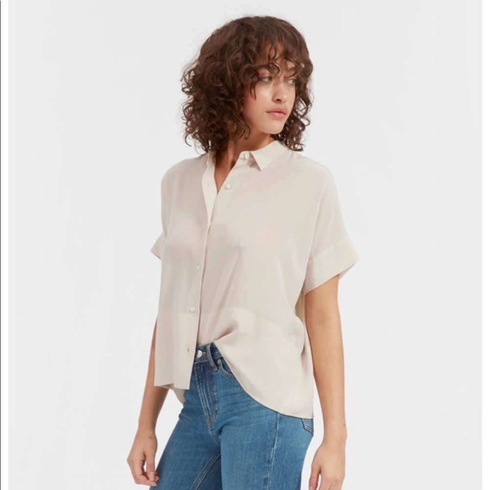 EVERLANE // The Clean square silk short sleeve button-down in Rose (12)